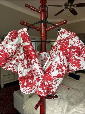 Midnight Sky Red and White Floral Cropped Top Puff Sleeves Size M